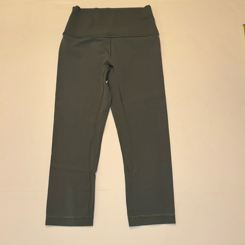 Green Lululemon Align Crop 19” Leggings 4 EUC